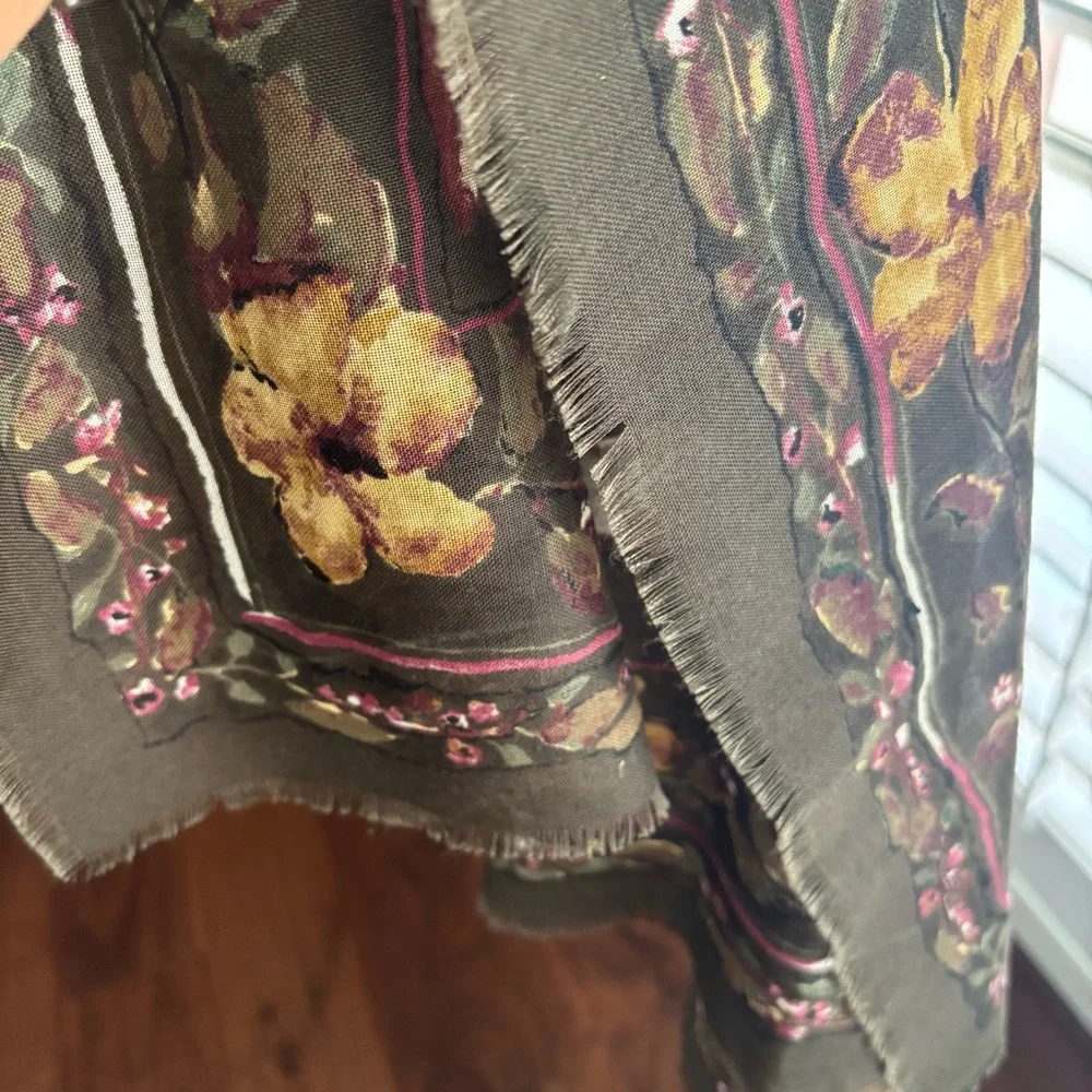 GAP Floral Scarf - Picture 5 of 6